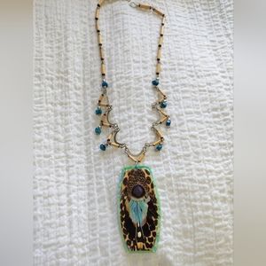FEATHER LOVERS: necklace from art fair
